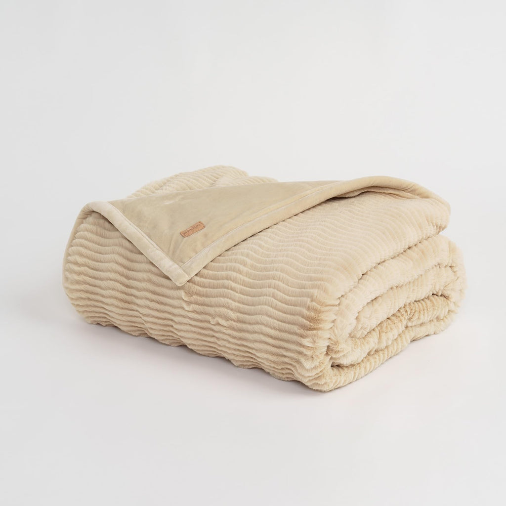 EVERGRACEHOME Sculpted Texture Faux Fur Throw Blanket