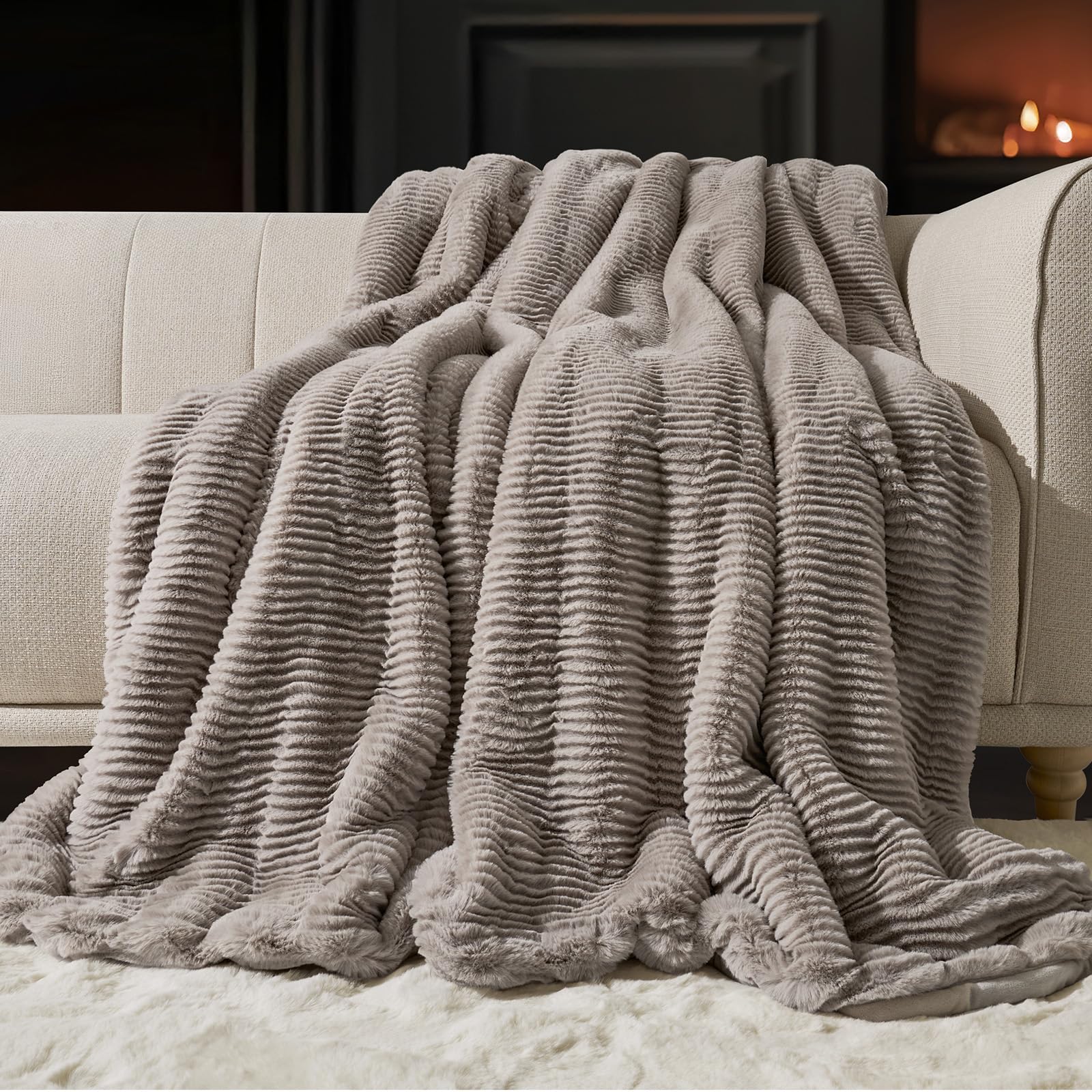 EVERGRACEHOME Sculpted Texture Faux Fur Throw Blanket